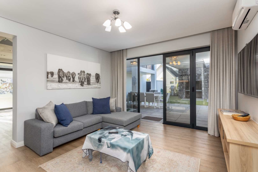 5 Bedroom Property for Sale in Val De Vie Estate Western Cape